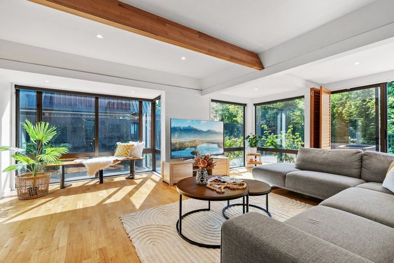 Photo of property in 2/143 Straven Road, Fendalton, Christchurch, 8014