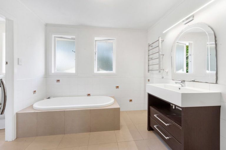 Photo of property in 114a Pioneer Road, Moturoa, New Plymouth, 4310