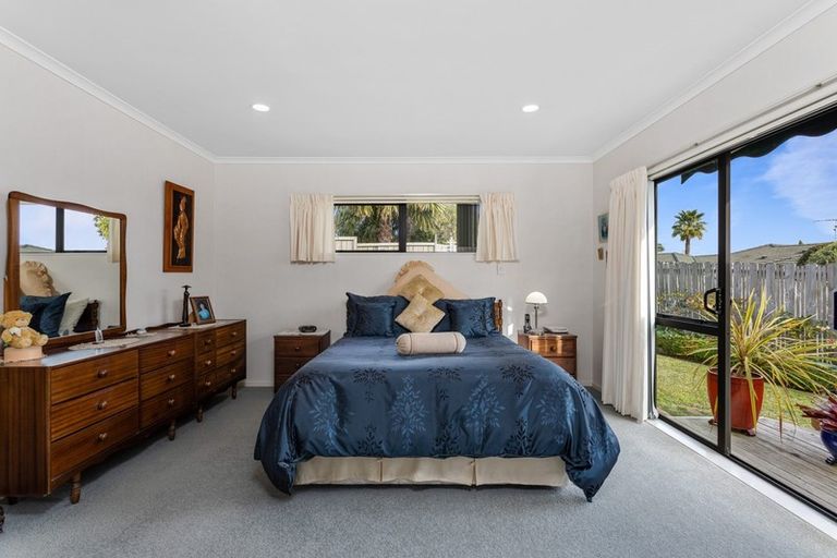 Photo of property in 56 Black Teal Close, Unsworth Heights, Auckland, 0632