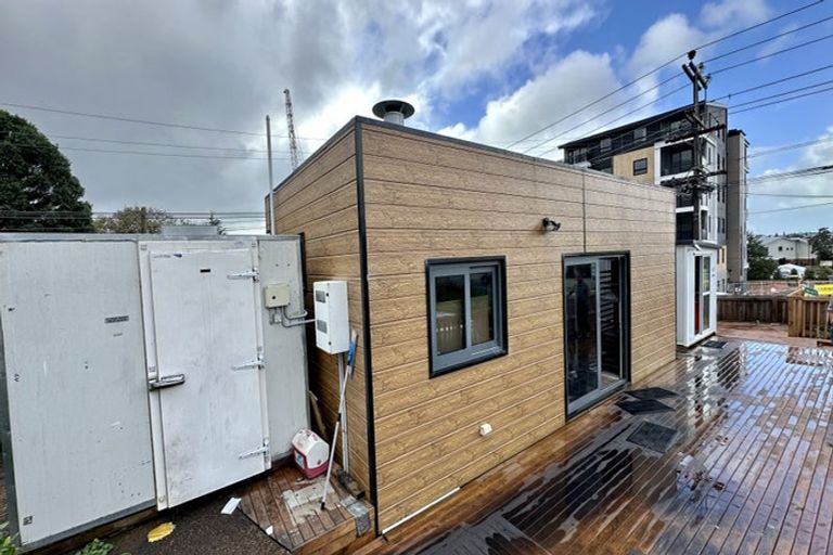 Photo of property in 1/174 Lake Road, Northcote, Auckland, 0627