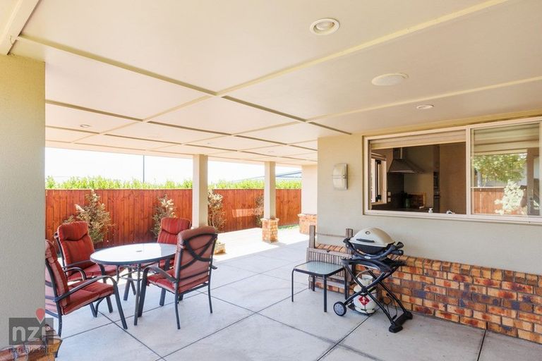 Photo of property in 3 Ron Place, Fitzherbert, Palmerston North, 4410