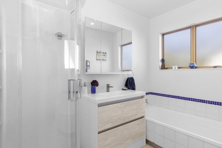 Photo of property in 10 Otira Grove, Kelson, Lower Hutt, 5010