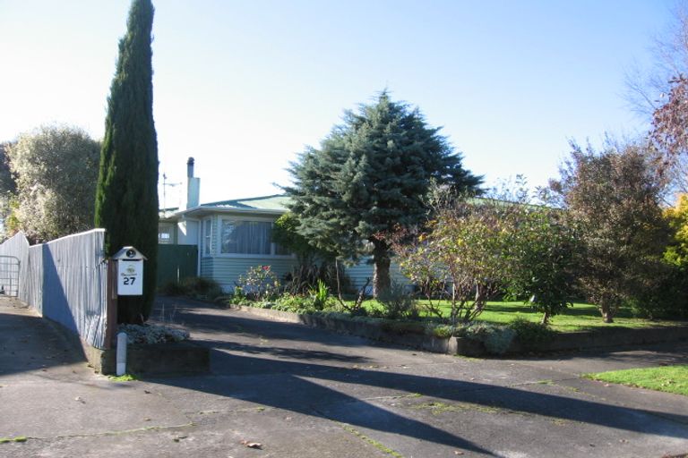 Photo of property in 27 Catlins Crescent, Milson, Palmerston North, 4414