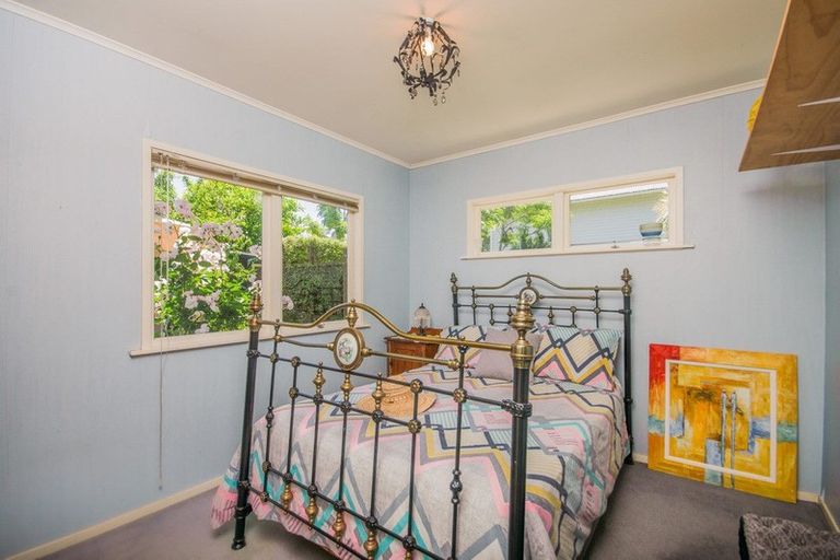 Photo of property in 9 Titoki Avenue, Mangere Bridge, Auckland, 2022