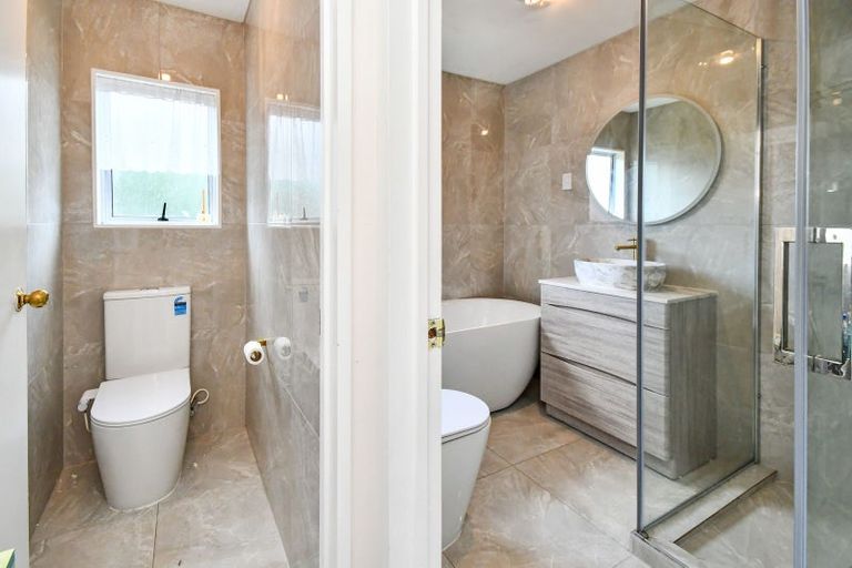 Photo of property in 1/11 Kirklow Place, Goodwood Heights, Auckland, 2105