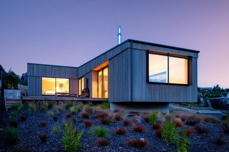 Photo of property in 6 Akitu Rise, Wanaka, 9305