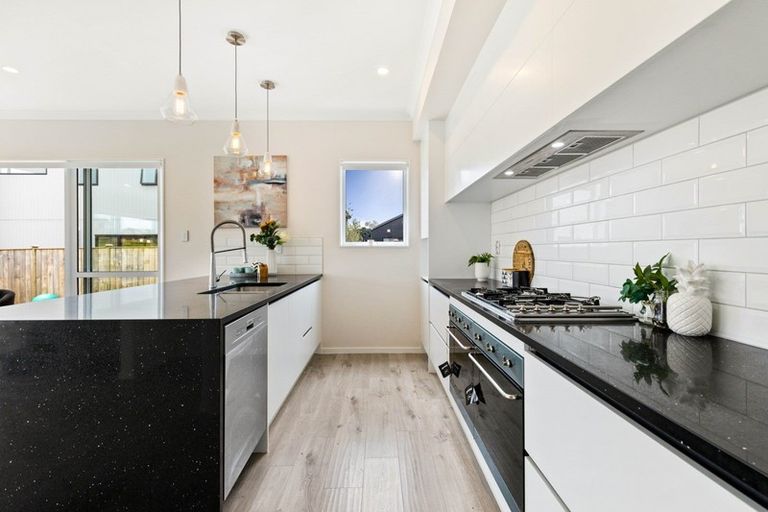 Photo of property in 30 Jane Maree Road, Kumeu, 0810