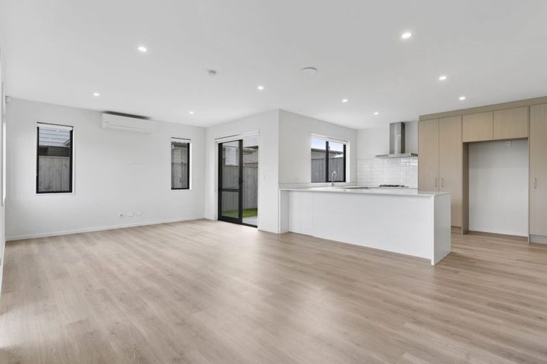 Photo of property in 18 Gosper Road, Takanini, 2112