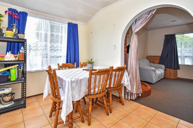 Photo of property in 16 Gloaming Place, Conifer Grove, Takanini, 2112