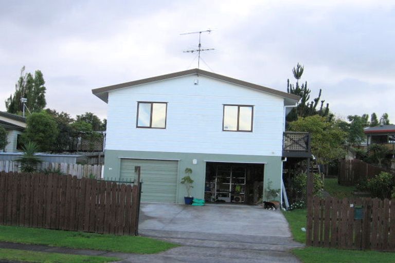 Photo of property in 18 Gosford Drive, Botany Downs, Auckland, 2010