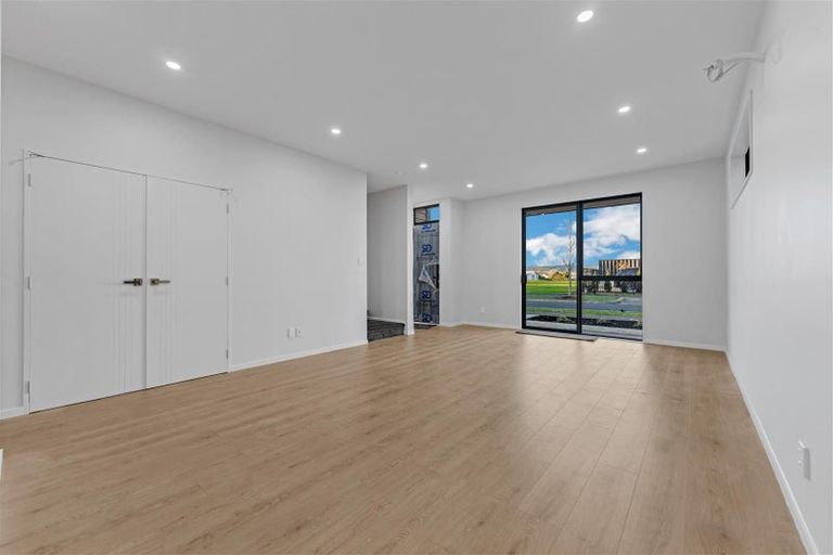 Photo of property in 14 Yellow Pear Lane, Karaka, 2578