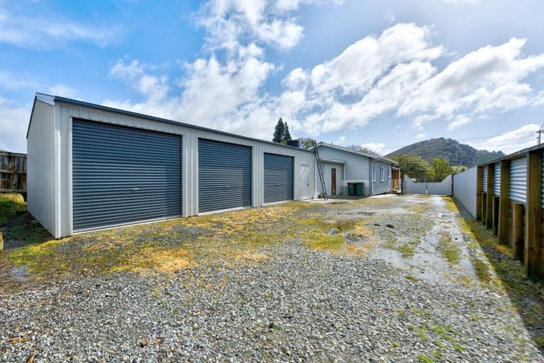 Photo of property in 63 Main Road, Clinton, 9534