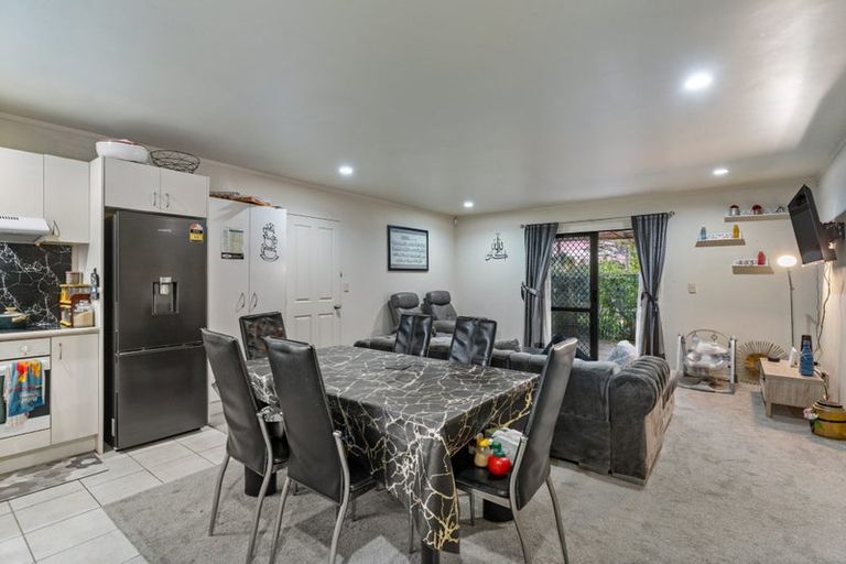 Photo of property in 11e Sturges Road, Henderson, Auckland, 0612