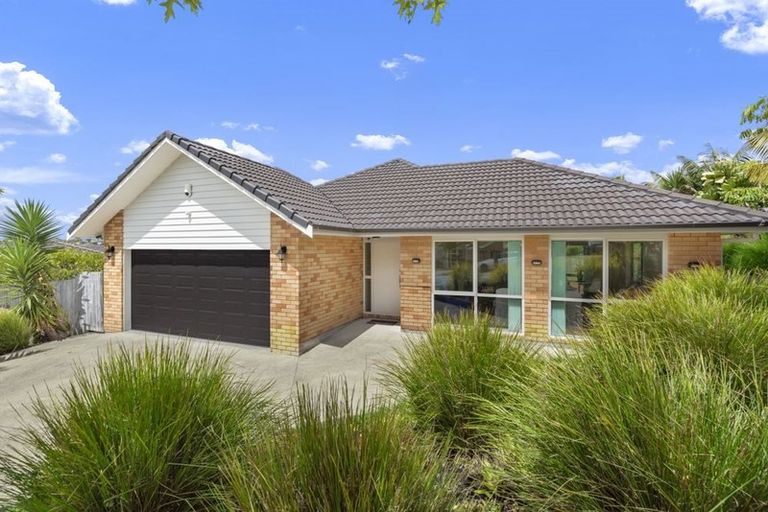 Photo of property in 78 Lake Panorama Drive, Henderson Valley, Auckland, 0612