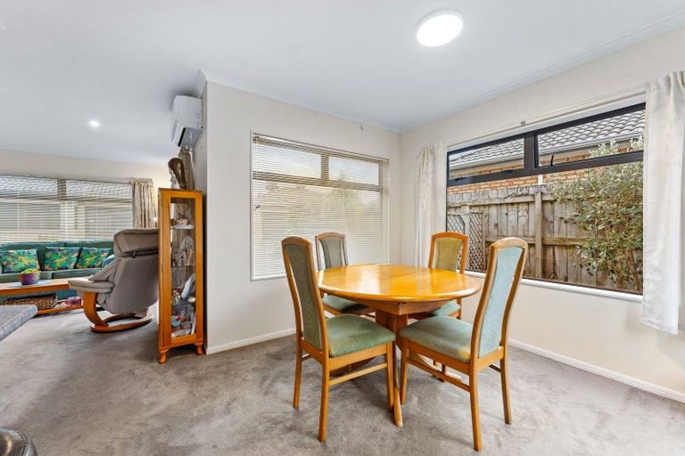 Photo of property in 14 Francis Skinner Place, Orewa, 0931