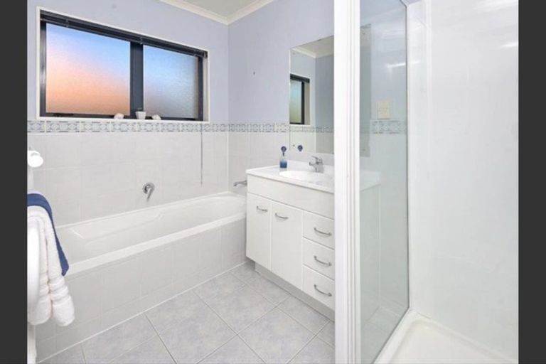 Photo of property in 23 Dairyland Drive, East Tamaki Heights, Auckland, 2016