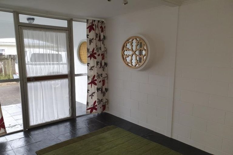 Photo of property in 13 Ambury Place, Merrilands, New Plymouth, 4312