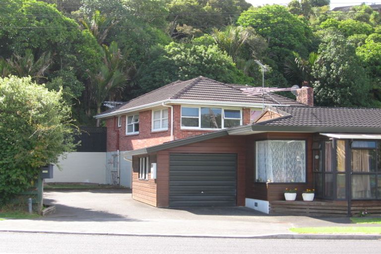 Photo of property in 2/13 Woodlands Crescent, Browns Bay, Auckland, 0630
