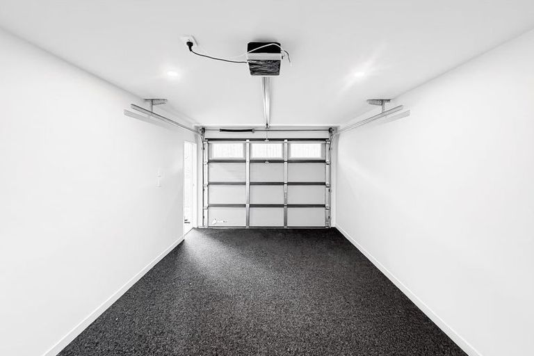 Photo of property in 19e Cedar Heights Avenue, Massey, Auckland, 0614