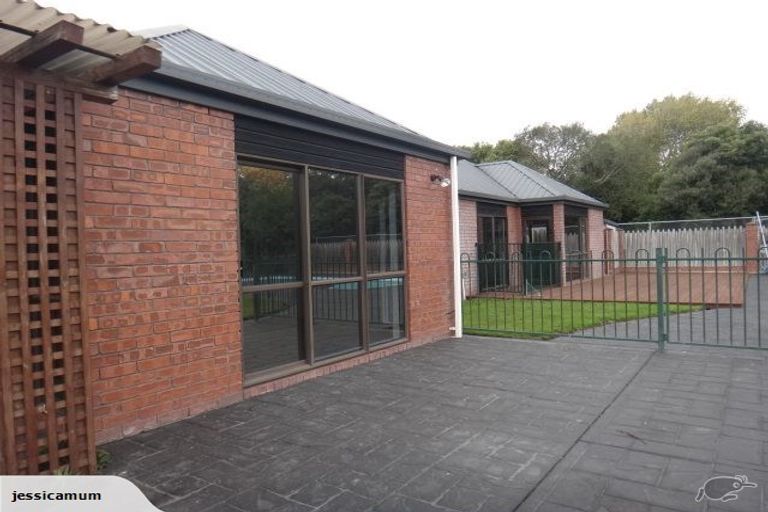 Photo of property in 12 Thoresby Mews, Avonhead, Christchurch, 8042