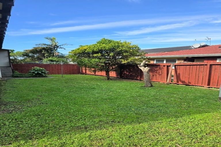 Photo of property in 2/10 Pamela Place, New Lynn, Auckland, 0600