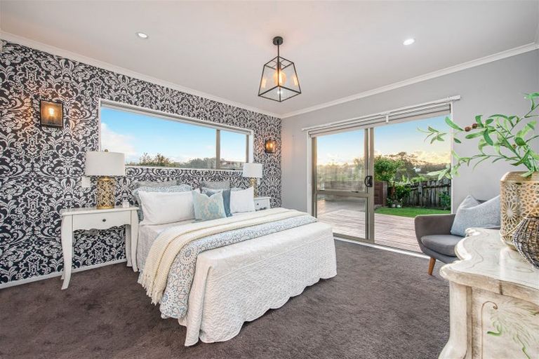 Photo of property in 17 Fleetwood Drive, Henderson, Auckland, 0612