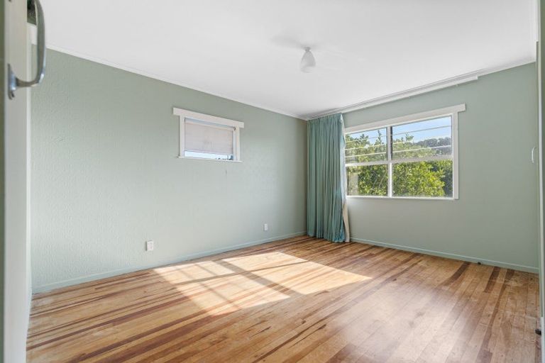 Photo of property in 15 Murray Road, Te Atatu Peninsula, Auckland, 0610