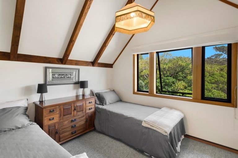 Photo of property in 2 Queens View Road, Russell, 0202