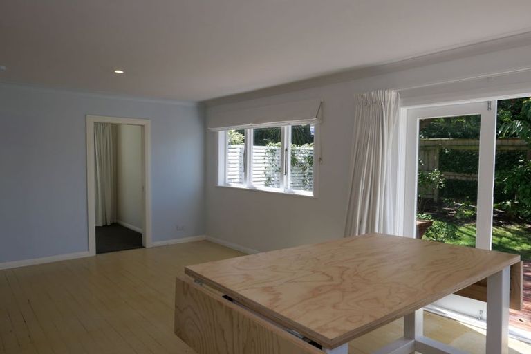 Photo of property in 16 Renown Road, Raumati South, Paraparaumu, 5032