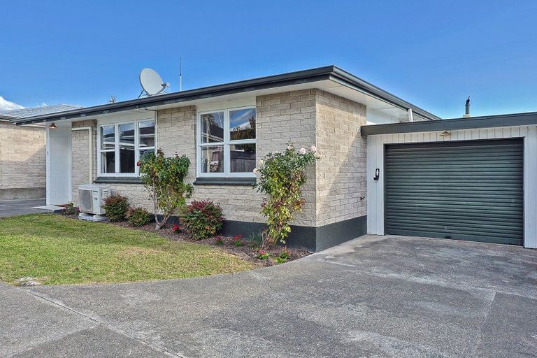 Photo of property in 2/65 Middle Road, Havelock North, 4130