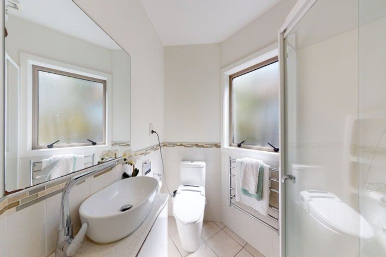 Photo of property in 39 Scarlet Oak Drive, Schnapper Rock, Auckland, 0632