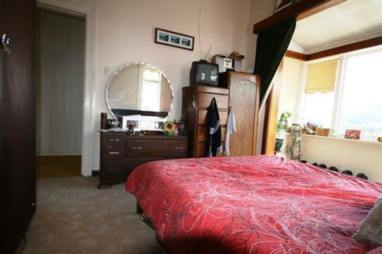 Photo of property in 17 Scarborough Terrace, Mount Victoria, Wellington, 6011