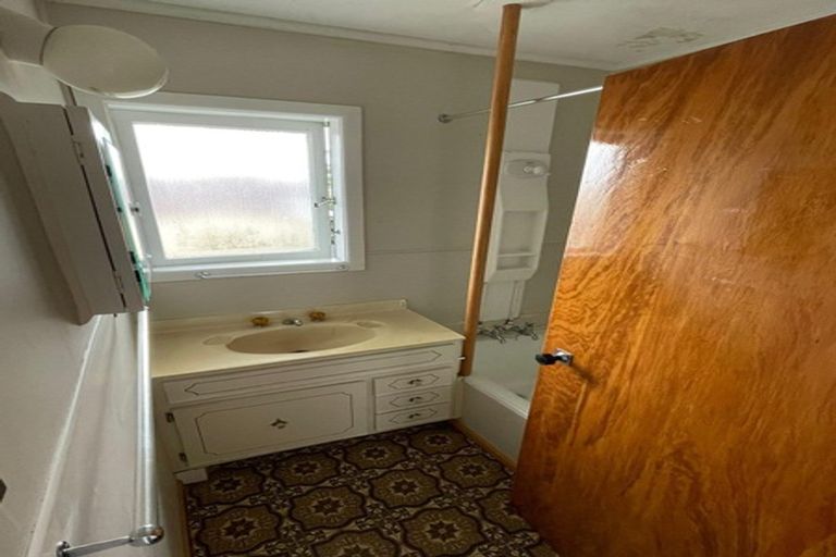 Photo of property in 51 Strid Road, Te Atatu South, Auckland, 0610