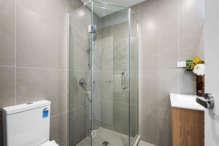 Photo of property in 37b Flanshaw Road, Te Atatu South, Auckland, 0610