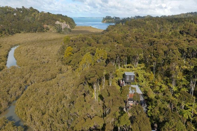 Photo of property in 25 Landing Road, Titirangi, Auckland, 0604