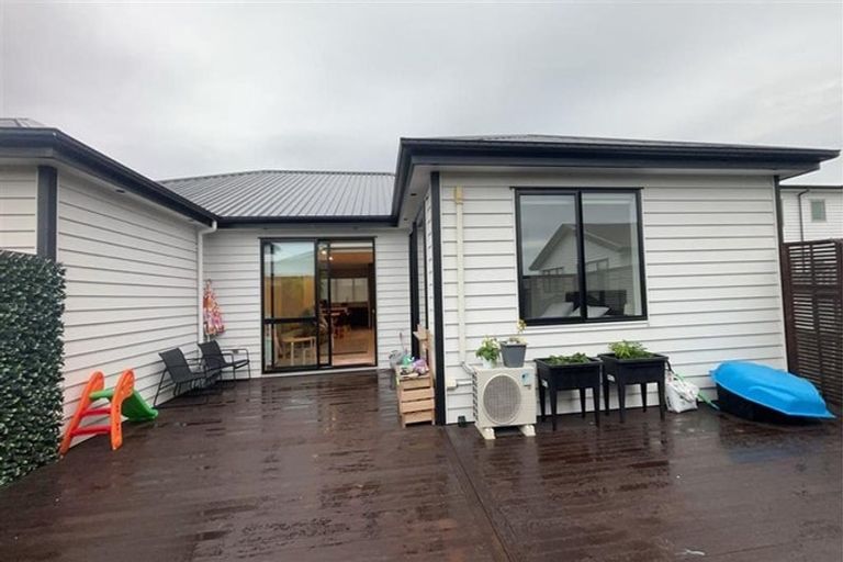 Photo of property in 27 Craigs Way, Hobsonville, Auckland, 0616