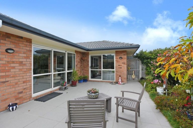 Photo of property in 32 Sunstone Crescent, Brown Owl, Upper Hutt, 5018