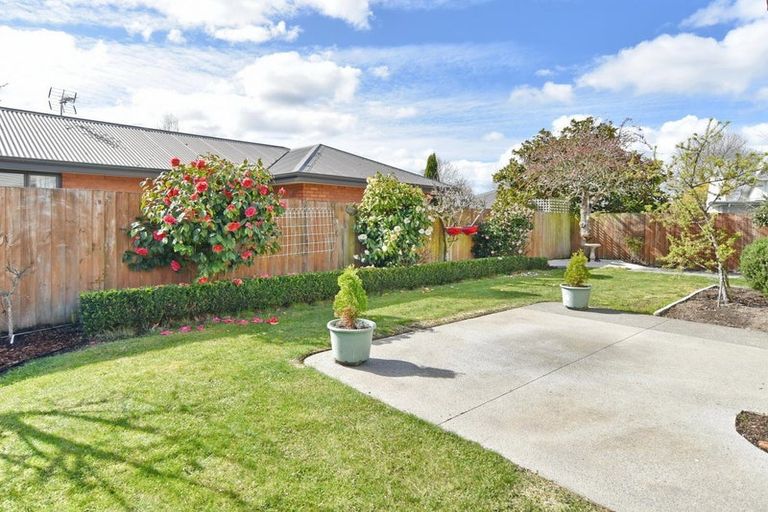 Photo of property in 27 Coolspring Way, Redwood, Christchurch, 8051