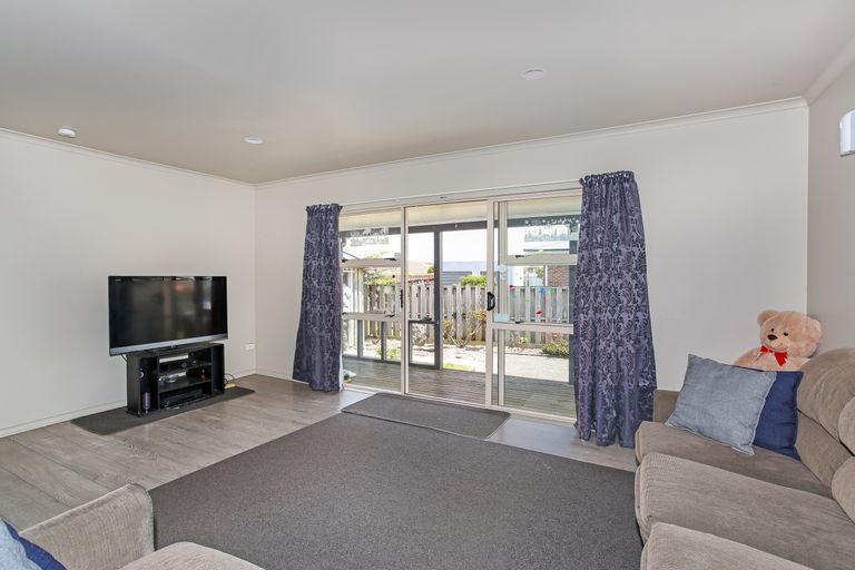 Photo of property in 8b Blair Avenue, Pukekohe, 2120