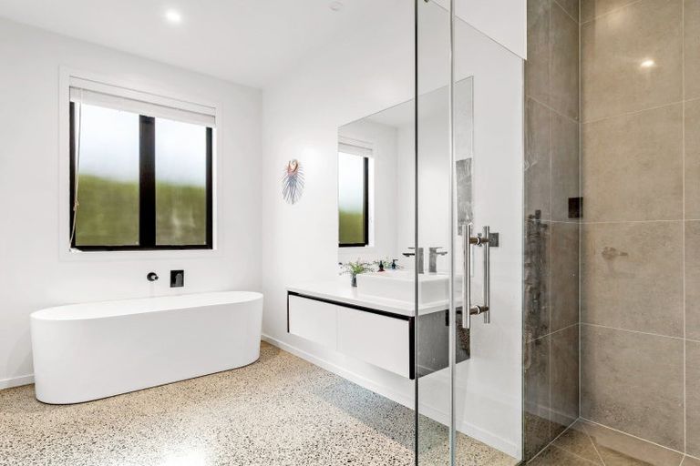 Photo of property in 6 Sandpiper Avenue, Point Wells, 0986