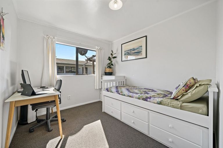 Photo of property in 1/80 Kervil Avenue, Te Atatu Peninsula, Auckland, 0610