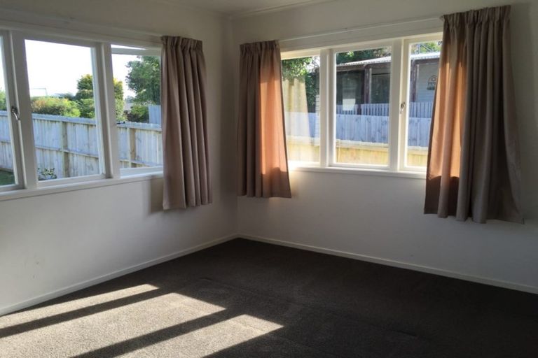 Photo of property in 1/62 Sycamore Drive, Sunnynook, Auckland, 0620
