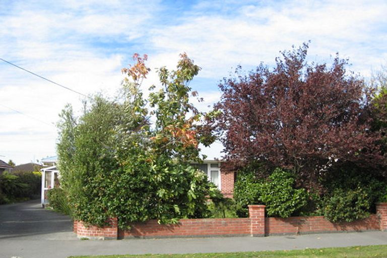 Photo of property in 23 Middlepark Road, Sockburn, Christchurch, 8042