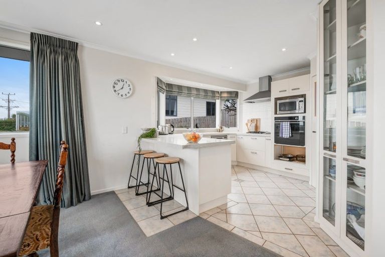 Photo of property in 43 Waiora Road, Stanmore Bay, Whangaparaoa, 0932