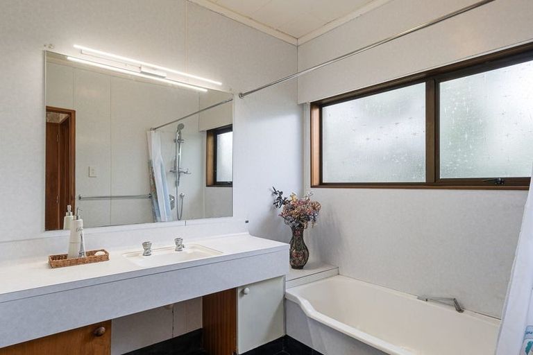 Photo of property in 15 Frimley Terrace, Waikanae Beach, Waikanae, 5036
