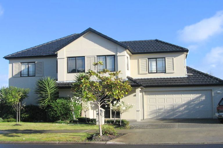 Photo of property in 2 Carousel Crescent, East Tamaki Heights, Auckland, 2016
