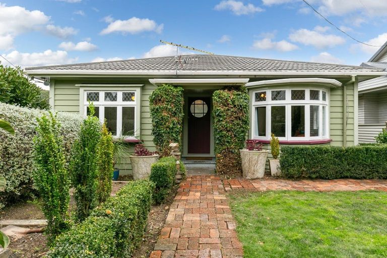 Photo of property in 4 Don Street, Island Bay, Wellington, 6023