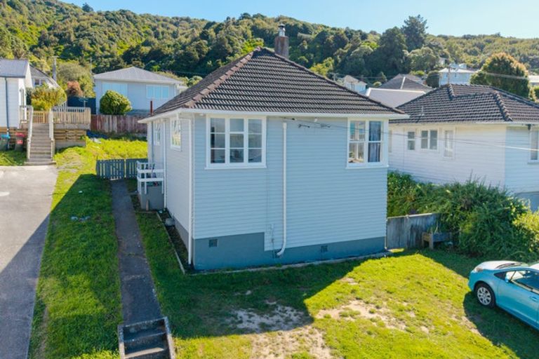 Photo of property in 35 Kotuku Street, Elsdon, Porirua, 5022