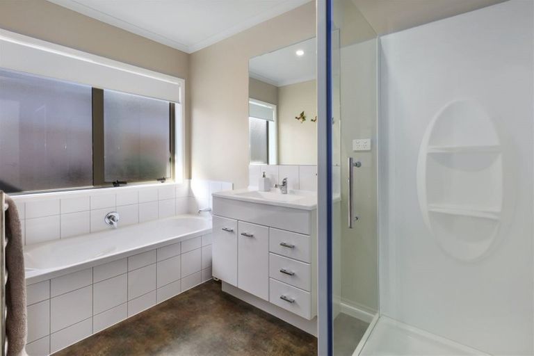 Photo of property in 10 Paparoa Crescent, Aotea, Porirua, 5024