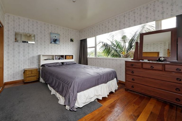 Photo of property in 11 Lucknow Place, Blockhouse Bay, Auckland, 0600